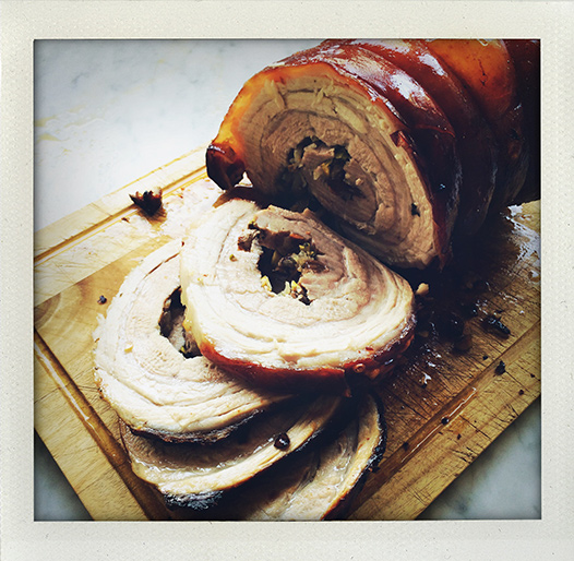 porchetta, recept, recipe, fläsksida, urbenad, fylld, stuffed, pork, pistachio, pistage, pistagenötter, risotto, aprikos, apricot, salvia, sage, fried, friterad, taleggio, cono sur, bicicleta, spendrups, gewürztraminer, conosurswe, food photography, iPhoneography, iPhone, photo, I huvudet på Elvaelva